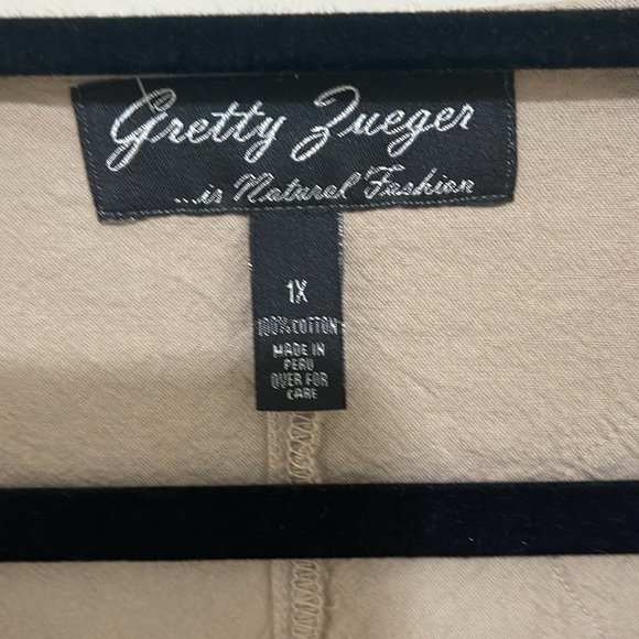 1x Gretty Zueger button up top - Picture 5 of 7